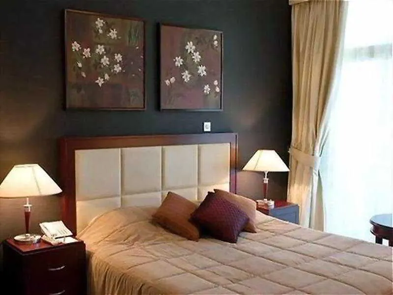 Royal Ascot Hotel Apartment - Kirklees 2 Dubai 4*,