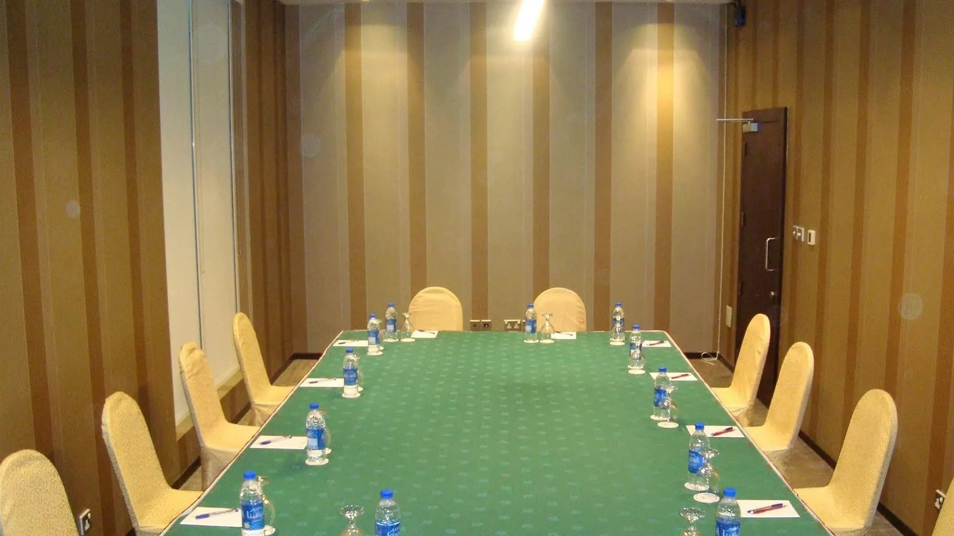 Royal Ascot Hotel Apartment - Kirklees 2 Dubai 4*,