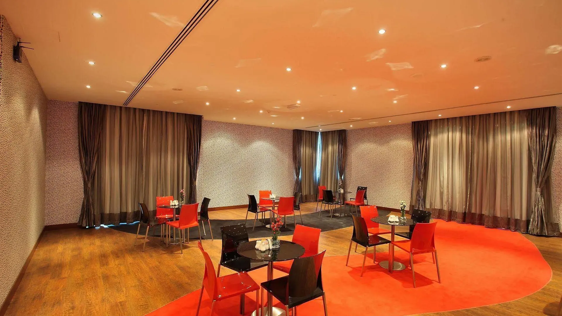Royal Ascot Hotel Apartment - Kirklees 2 Dubai United Arab Emirates